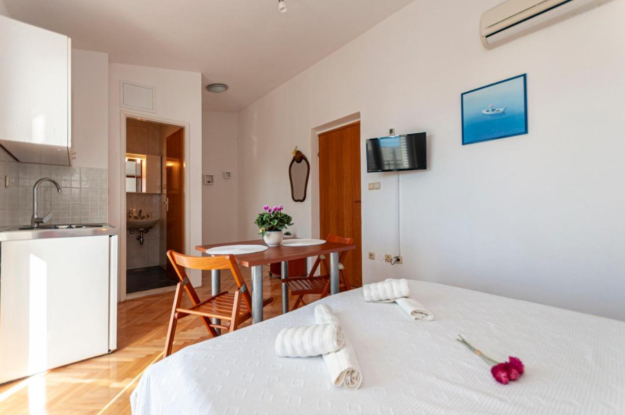 Apartments And Rooms Nikola Omiš Kültér fotó