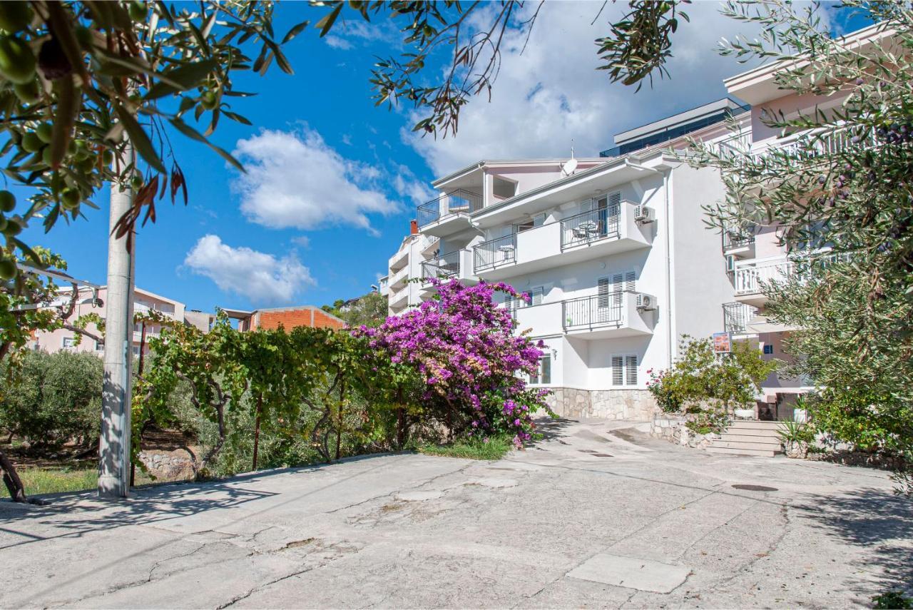 Apartments And Rooms Nikola Omiš Kültér fotó