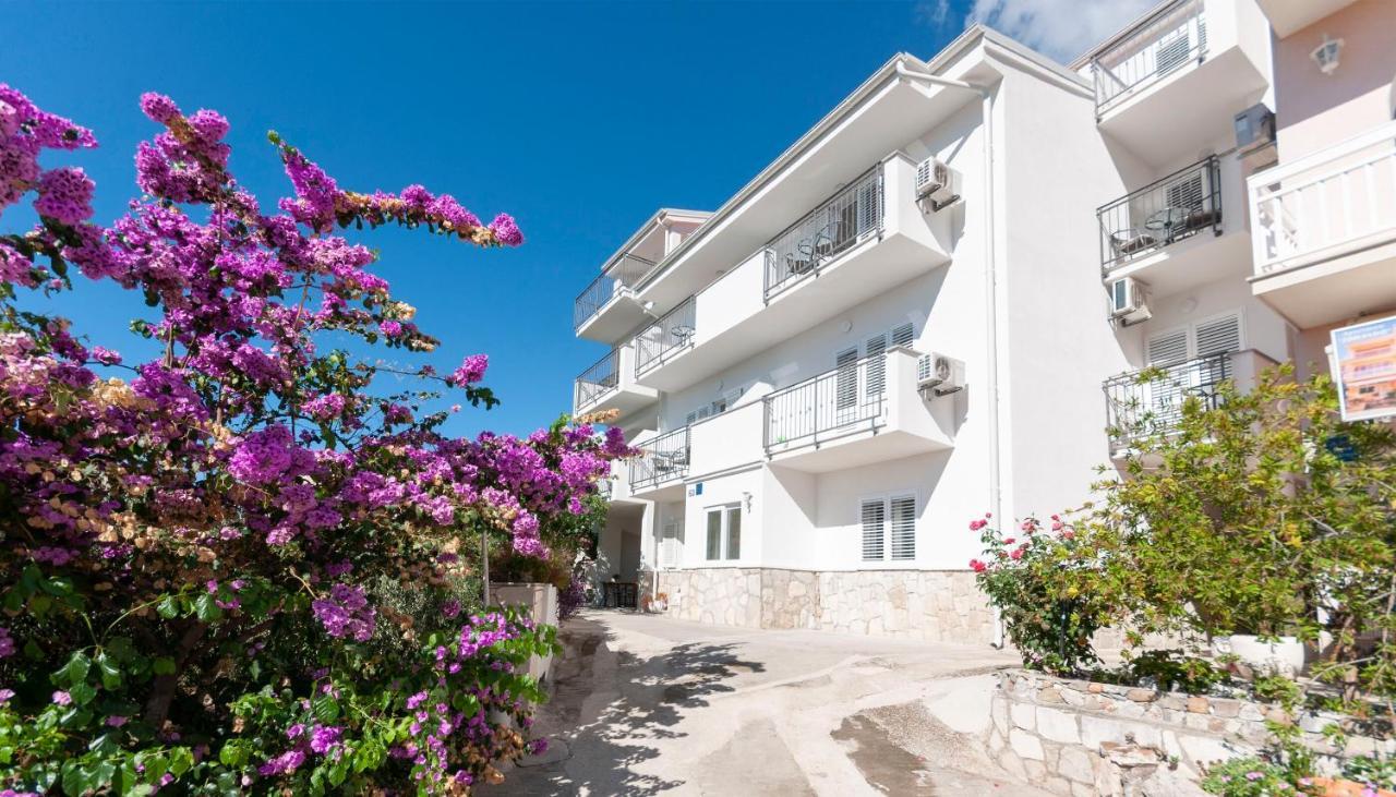 Apartments And Rooms Nikola Omiš Kültér fotó