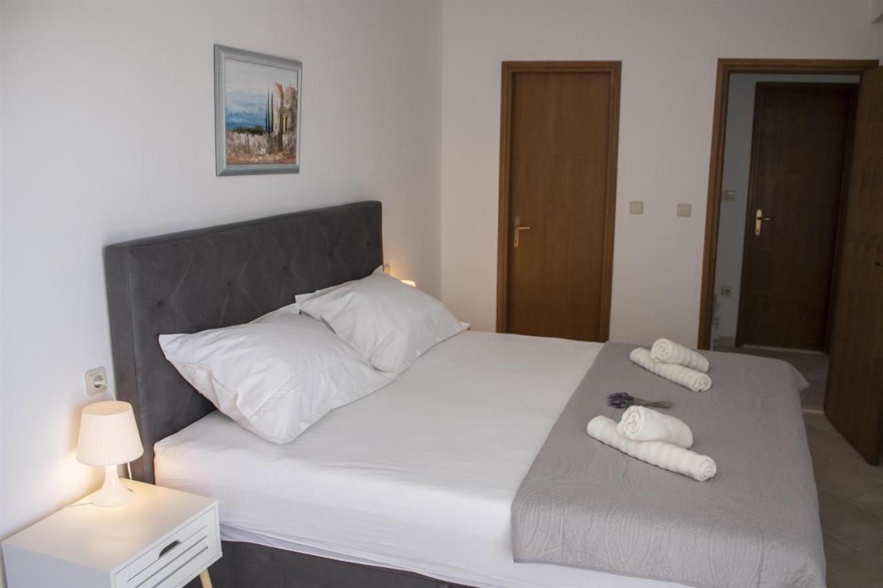 Apartments And Rooms Nikola Omiš Kültér fotó