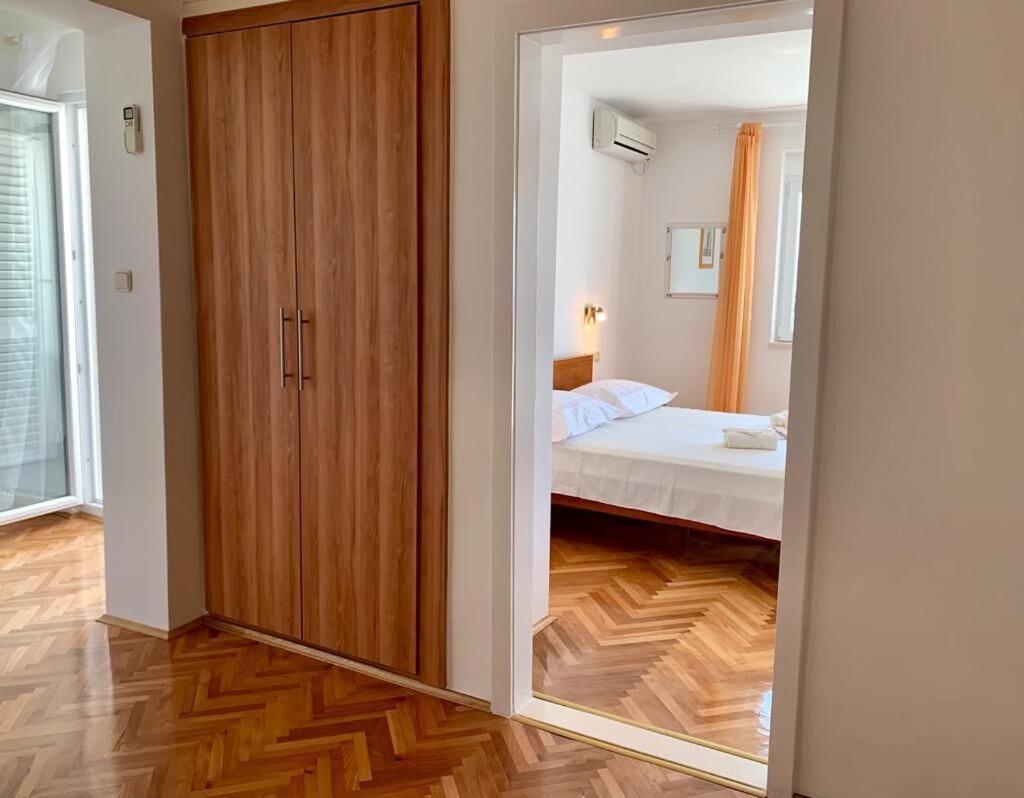 Apartments And Rooms Nikola Omiš Kültér fotó
