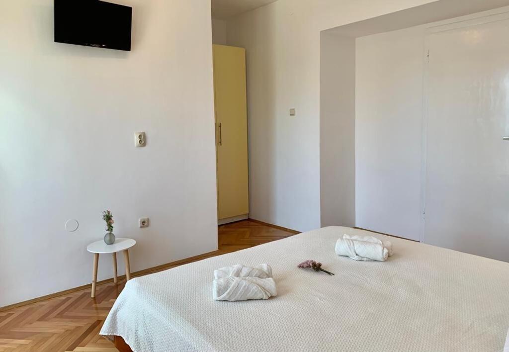 Apartments And Rooms Nikola Omiš Kültér fotó